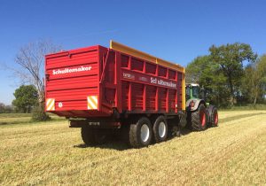 Travaux agricoles autochargeuse