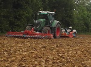 Travaux agricoles semoir